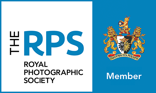 Logo van de Royal Photographic Society. Ilya van Marle is lid van de RPS London.