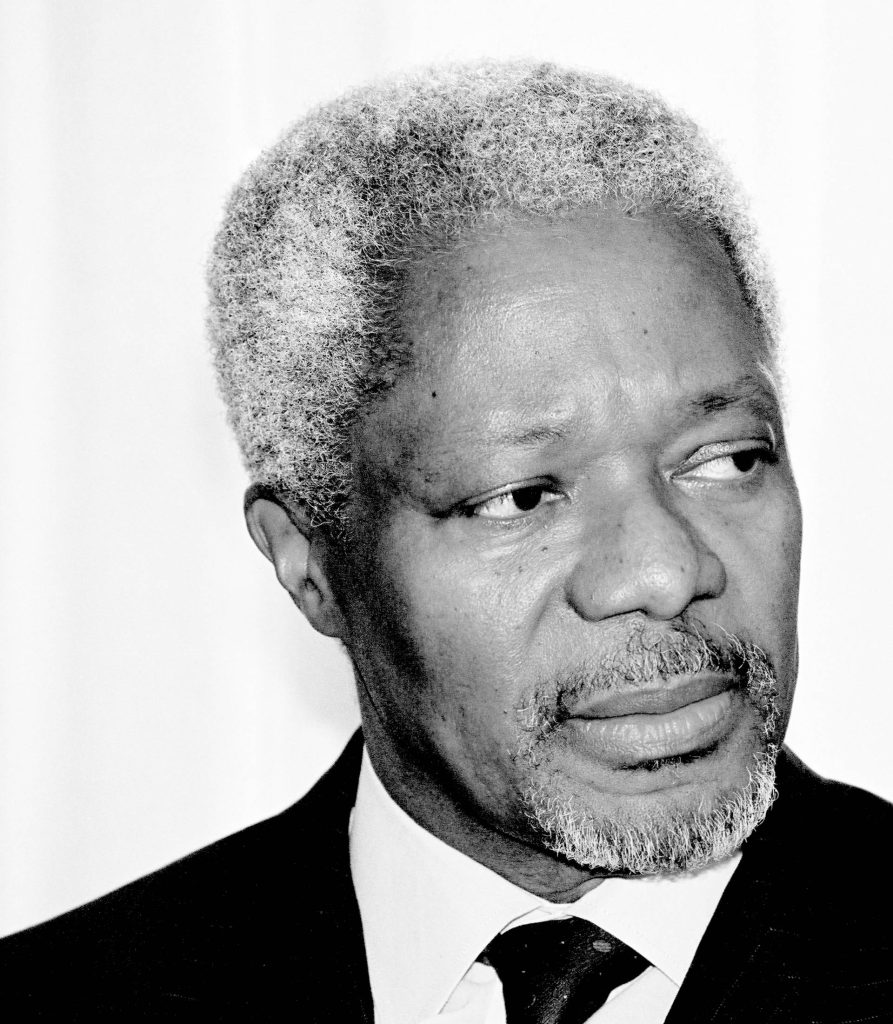 Mijn ontmoeting met Kofi Annan*: wanneer een beeld geen kader nodig heeft 4 Intiem zwart-wit close-up portret van Kofi Annan, voormalig Secretaris-Generaal van de VN — authentiek menselijk portret over leiderschap en verantwoordelijkheid, vastgelegd door ILYA, narratief fotograaf Den Haag
